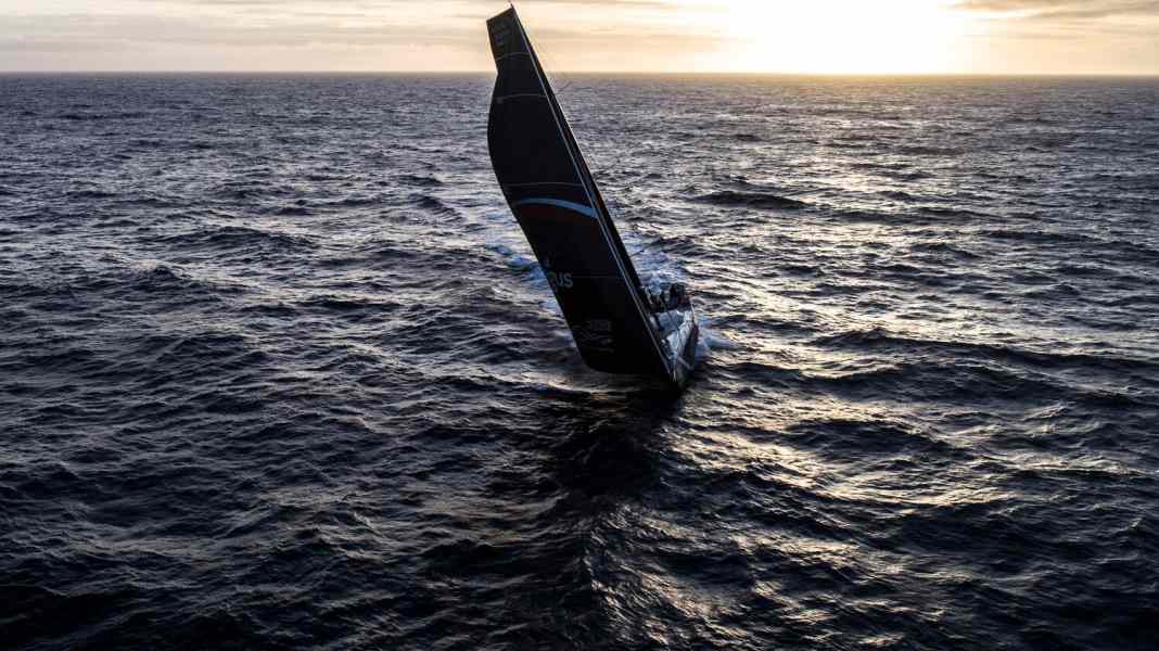 Volvo Ocean Race: "Scallywags never give up!"