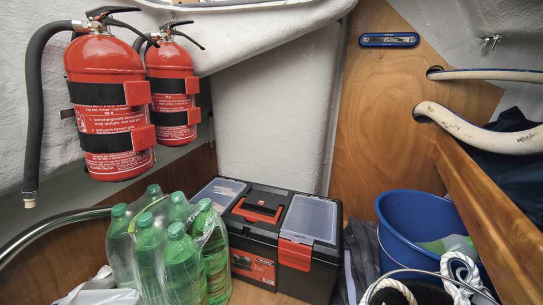 Safety on board: Prepared for emergencies - 4 checklists for 4 scenarios