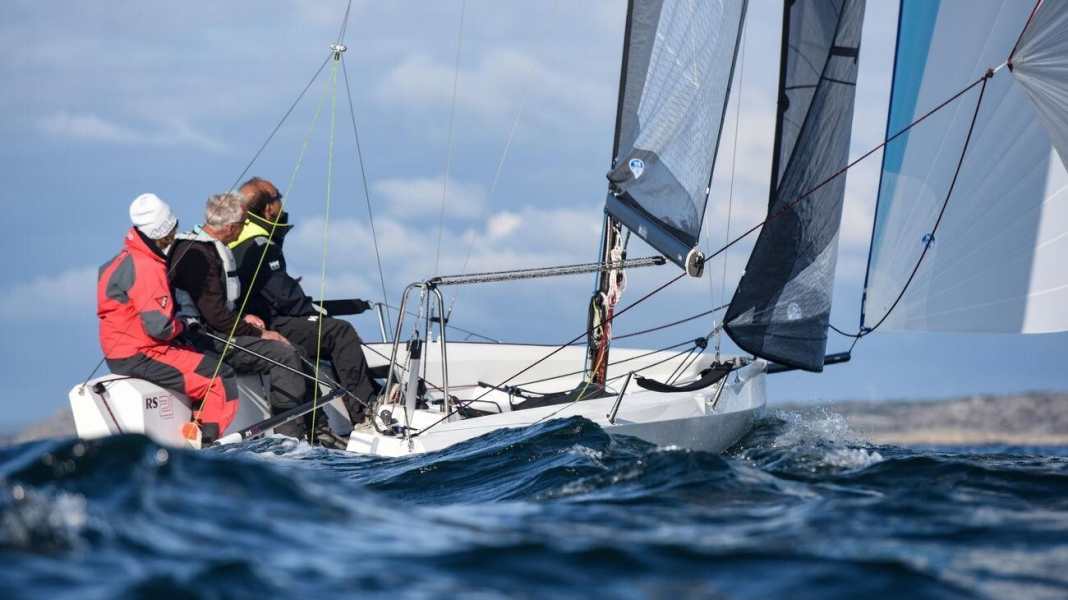 Testbericht: Kann die neue RS 21 den Sportboot-Bestseller J/70 ablösen?