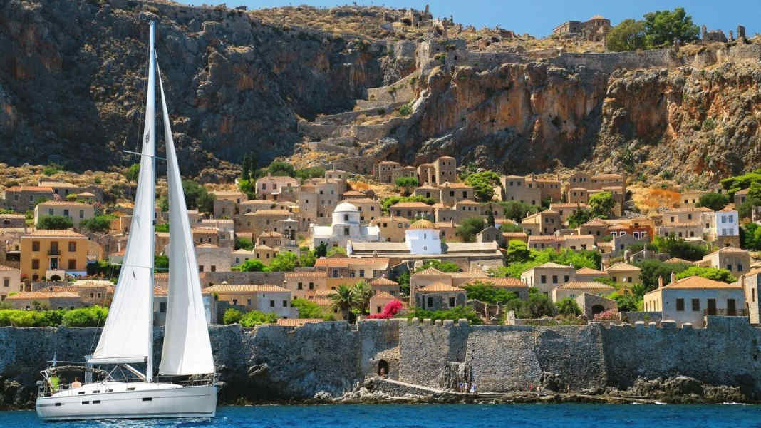 Area info: Yacht charter Greece: Saronic and Argolic Gulf