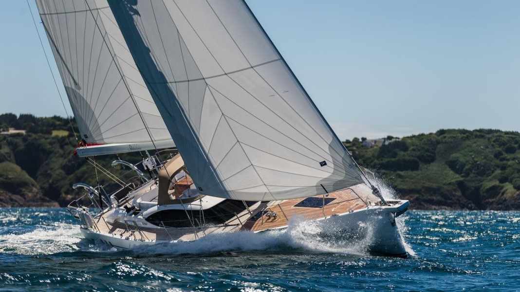 Test della barca a vela: come Oyster ricomincia da capo con il 565