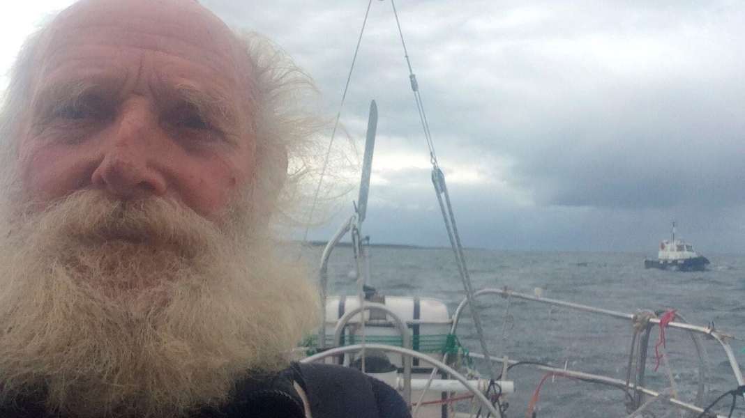 Voyage record : Bill Hatfield fait le tour du monde en solitaire et sans escale à 81 ans