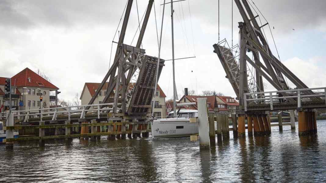 YACHT-Test: Unterwegs mit der neuen Deckssalonyacht von Moody