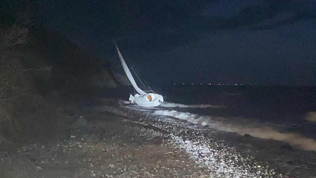 Havarie: Schwer verletzt: Einhandsegler strandet bei Hiddensee