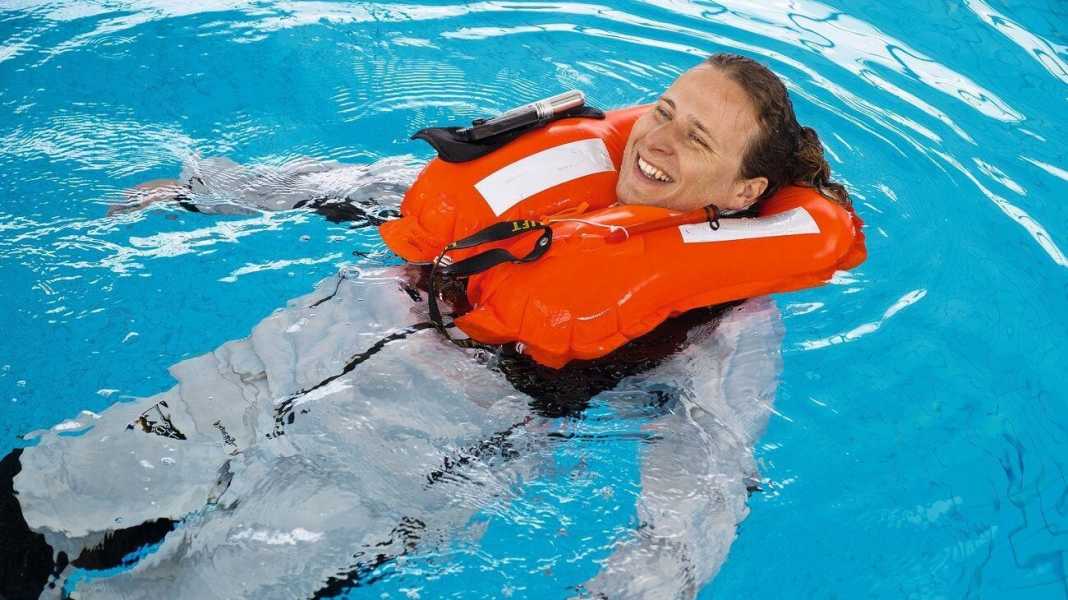 150 Newton class: Lifejacket test: 16 models compared