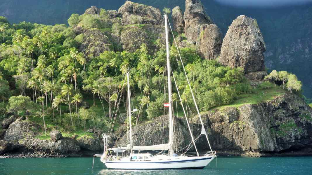 Blue water: Crew back in Germany after deportation from New Zealand