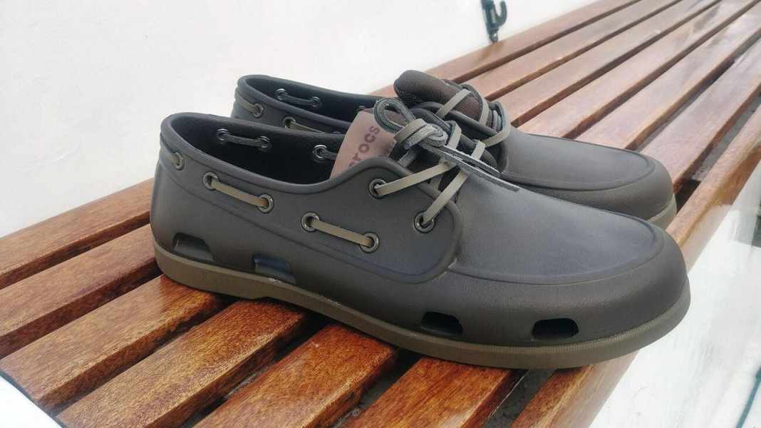 Attrezzatura personale: sandalo di plastica in look scarpa da tavola