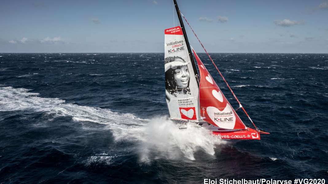 Vendée Globe: "Initiatives-Cœur" sperona l'UFO e vira verso nord