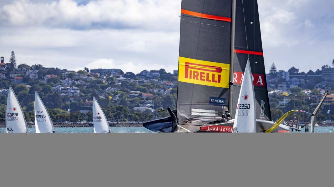 Regatta: America's Cup: Qualifying starts. Live!