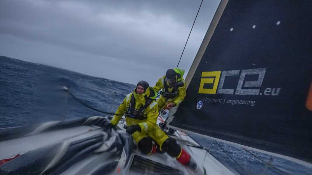 Volvo Ocean Race: The duel for the stage win: Brunel vs Dongfeng