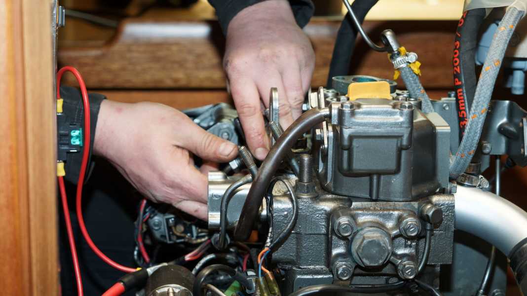 Maintenance du moteur : maintenir la machine à encastrer en forme pour l'utilisation