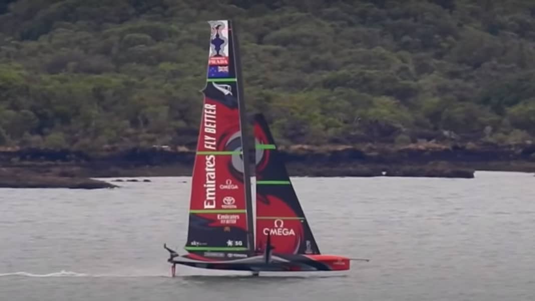 Regatta: America's Cup: Neuseeländer testen "Batwing"-Großsegel
