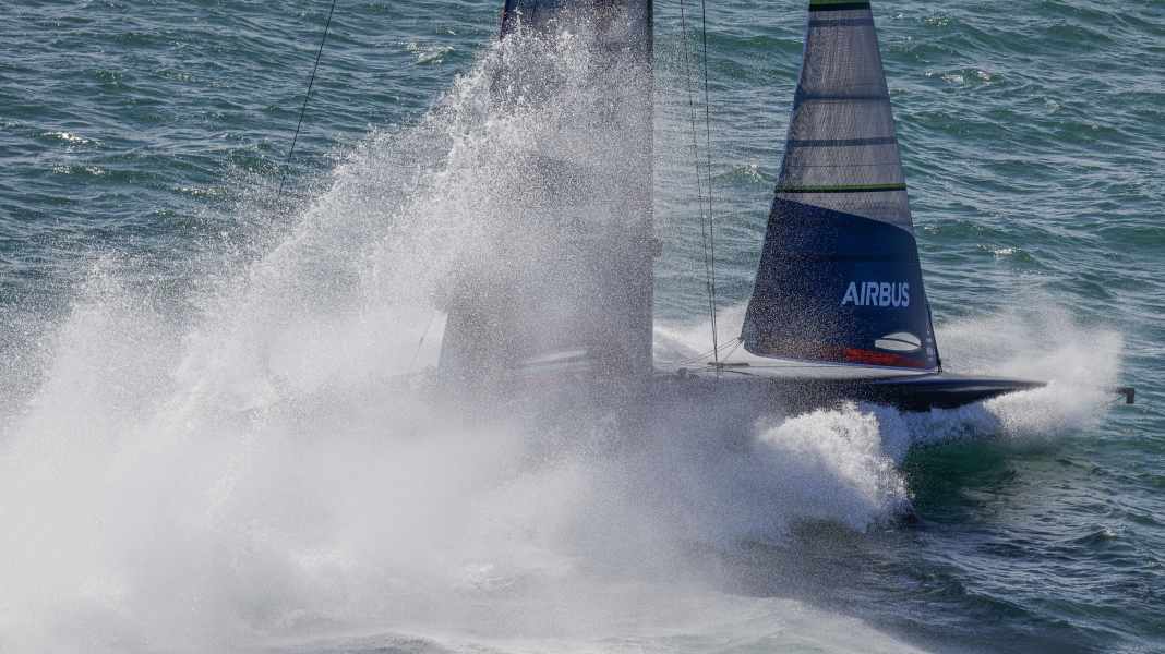 Régate : America's Cup : 53 nœuds - vol à basse altitude en mode course