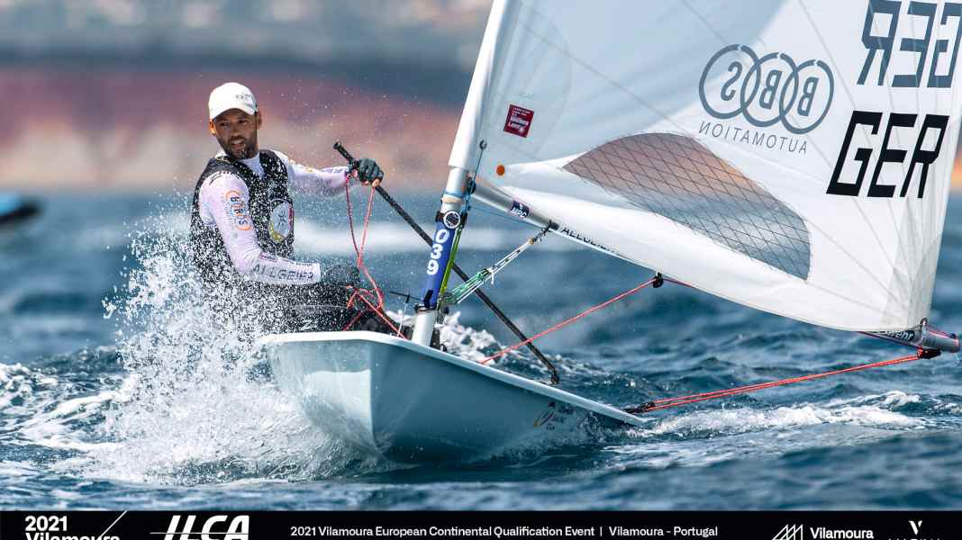 Il campione del mondo doma il campione olimpico: Philipp Buhl tiene a bada Robert Scheidt