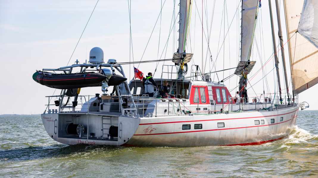 The special boat: Expedition yacht "Vinson of Antarctica": Skip Novak's aluminium mountain