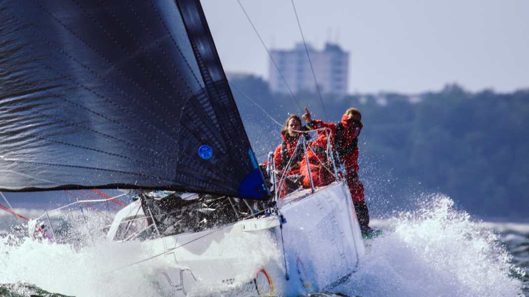 Al via la terza edizione della Baltic 500: finale di stagione con partenza a vento forte: due mani nell'avventura