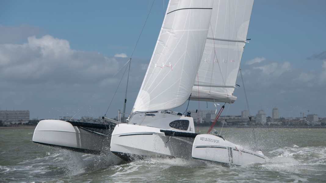 New boats: Astus 22.5: Fun booster on three hulls