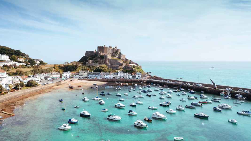 English Channel: Travel restrictions for Channel Islands abolished