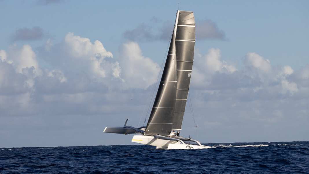 Rekordfahrt im 13. RORC Caribbean 600: Revanche geglückt: MOD 70 "Argo" gewinnt Trimaran-Dreikampf