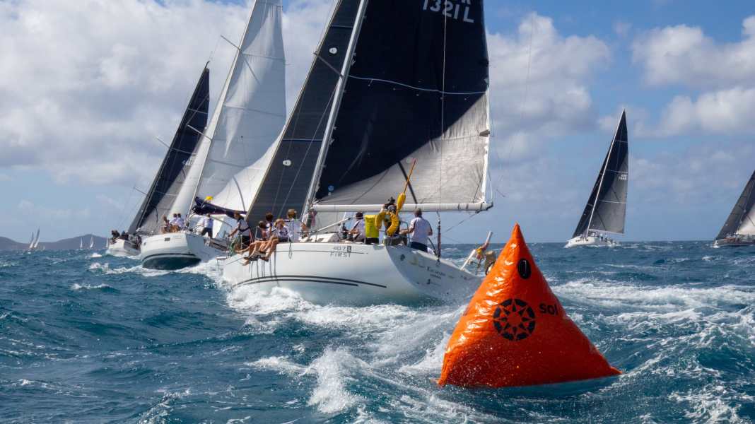 BVI Spring Regatta: Ach, wie schön! Champagnersegeln in der Karibik. Neid!