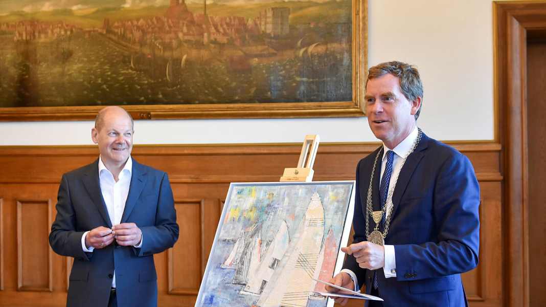 Segelkunst für den Kanzler: Olaf Scholz bekommt viel "Blue Spirit" von Heinke Böhnert