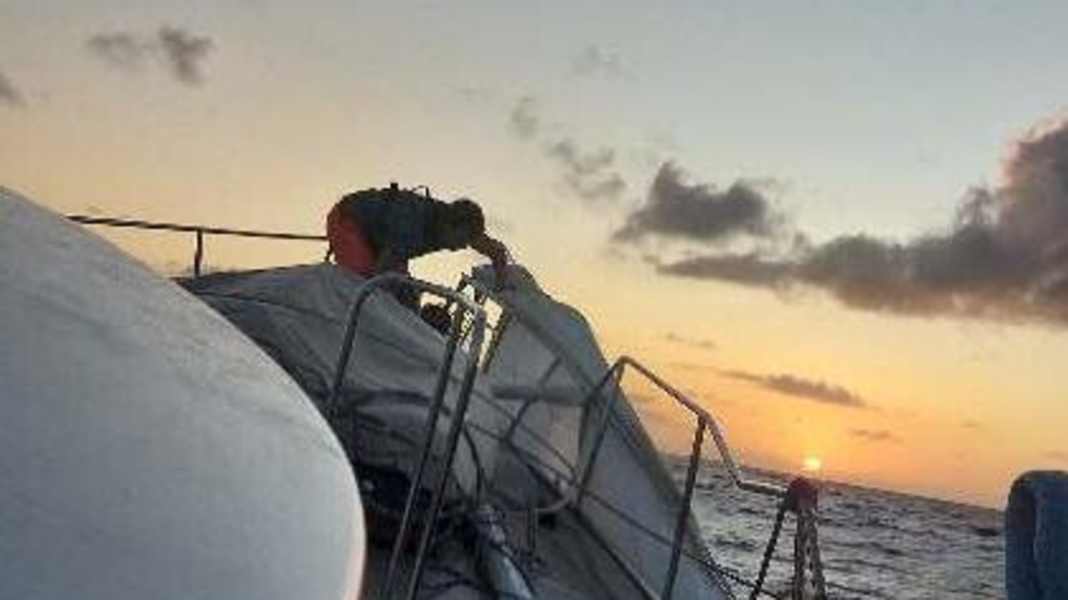 Blue water: Mast breakage on the Pacific!
