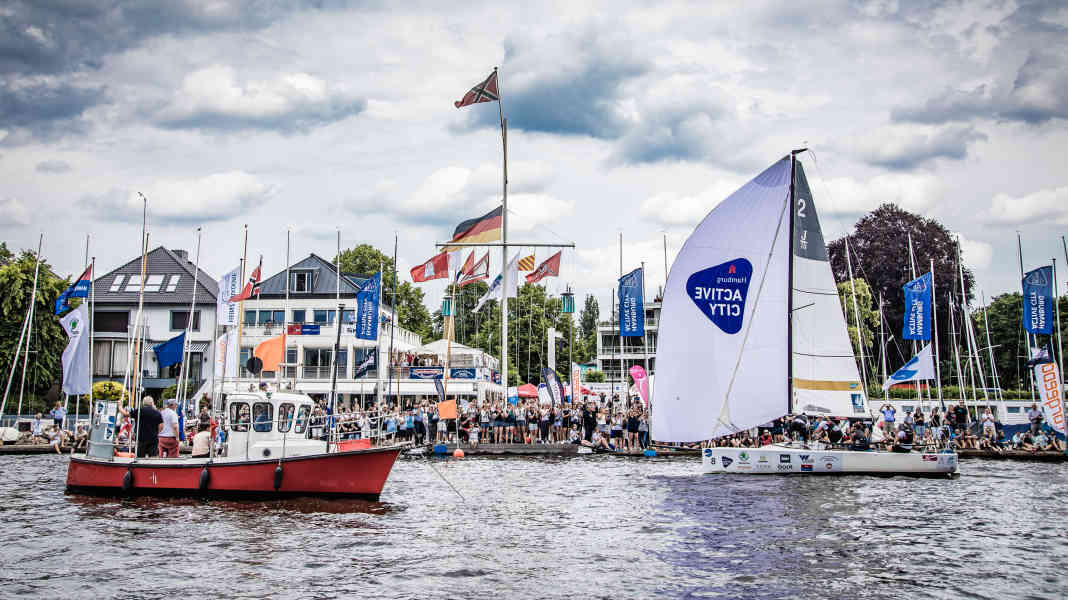 5 ans de Helga Cup : la plus grande régate féminine du monde avant le départ : un plaisir de l'Alster pour les régatières