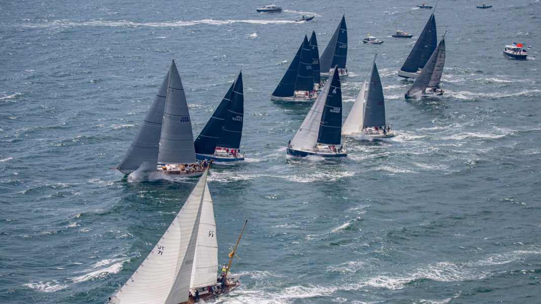 Morte alla Newport Bermuda Race: velista finisce in mare e muore