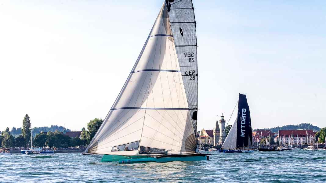 Long-distance classic on Lake Constance: little wind, lots of emotion - the best pictures of the Rund Um