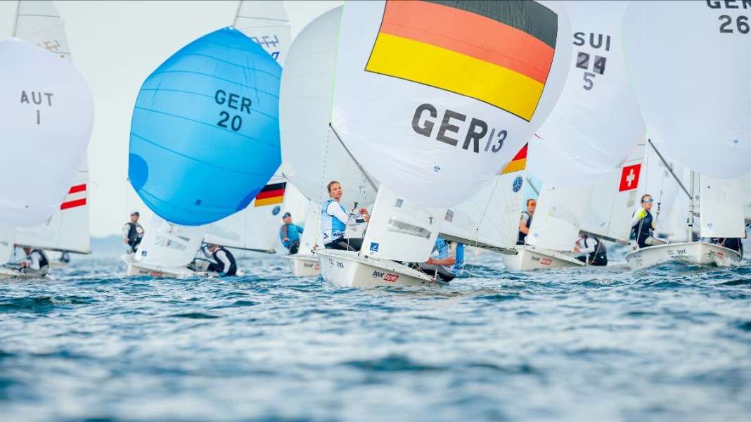 128a Settimana di Kiel: la stagnazione estiva mette a dura prova i velisti olimpici: Detenzione sul fiordo: 470 misti in stress test