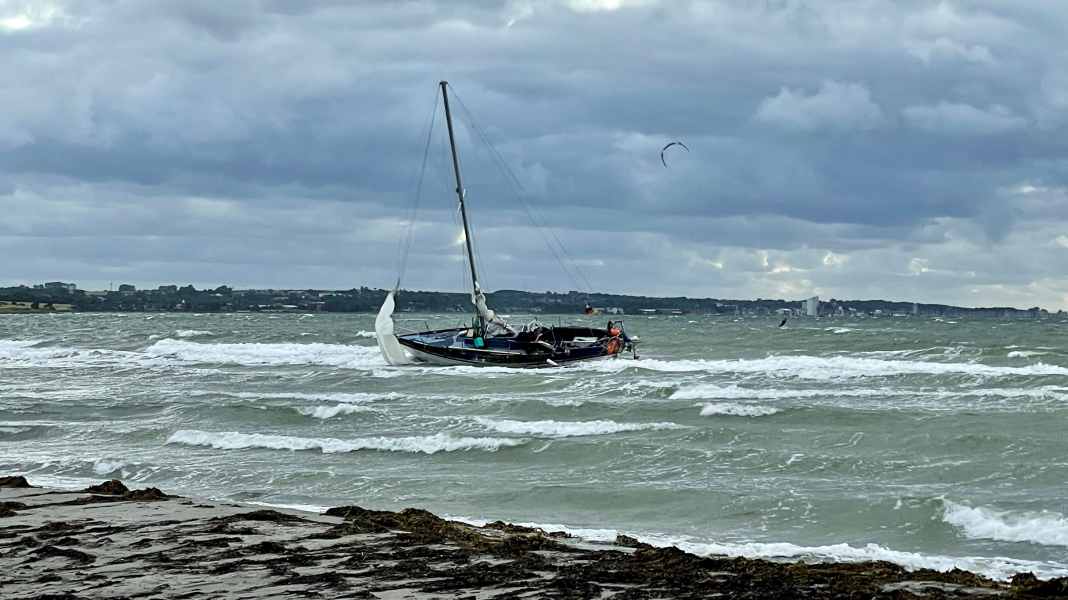 In difficoltà in mare: un'altra barca a vela incagliata