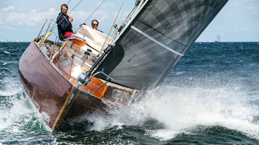 Rig trim: forestay tension, the forgotten trim instrument