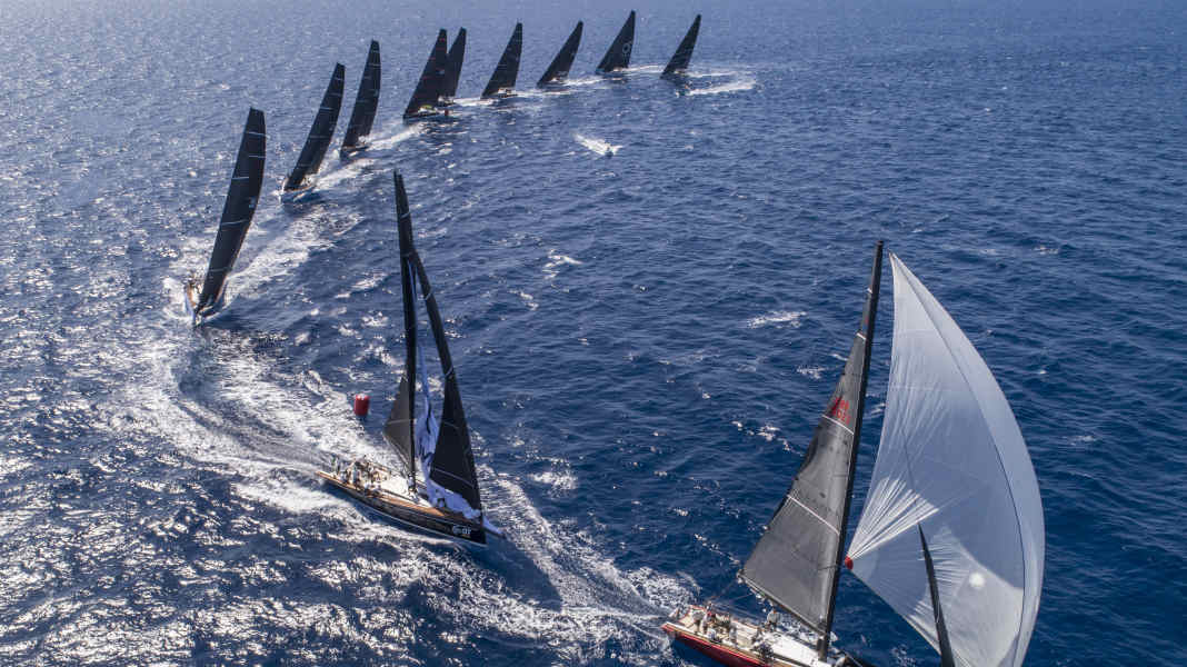 21e Rolex Swan Cup : mi-temps du jeu du cygne au large de Porto Cervo