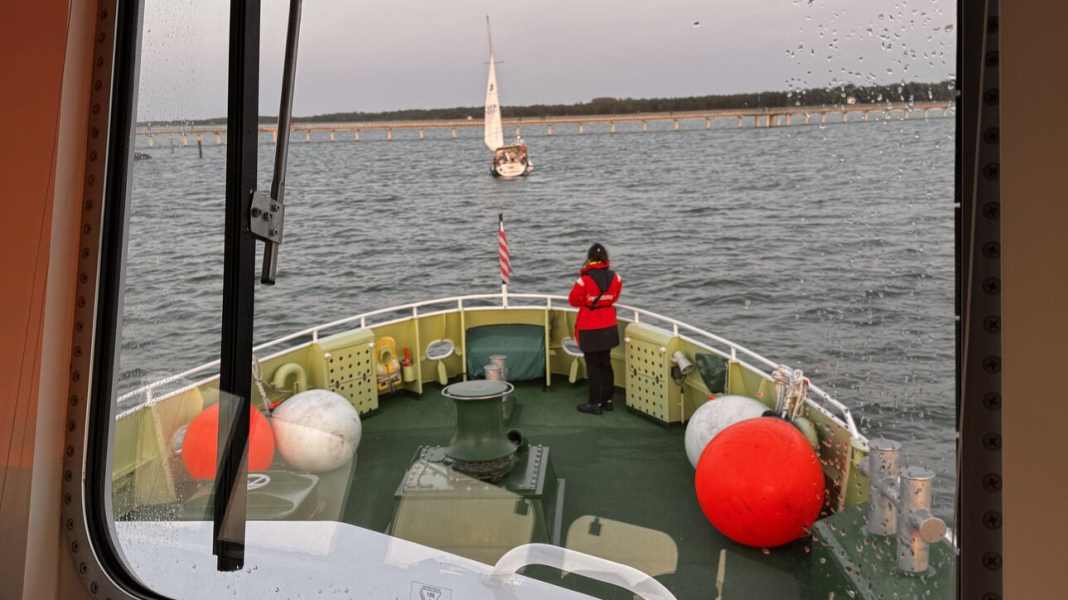 Feuer an Bord: Zwei Boote in Not