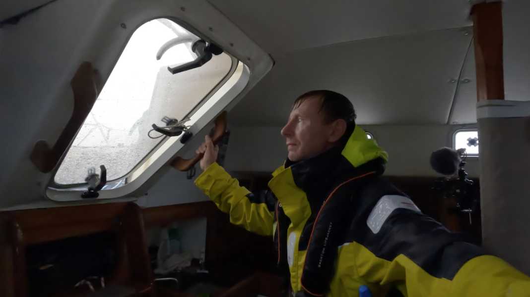 Golden Globe Race: Dramatic distress at sea - skipper rescued