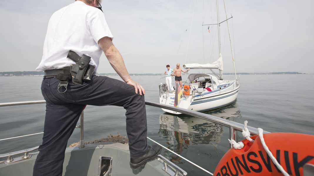 Controllo totale: la polizia acquatica si avvicina agli skipper