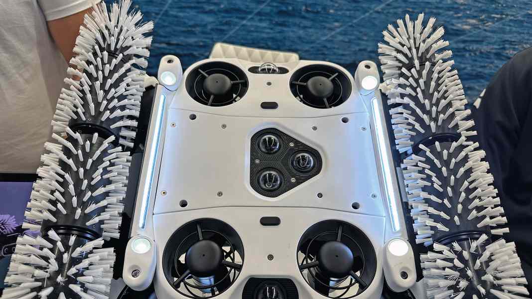 New equipment: Cleaning drone, e-winch, ropes and more from the Mets