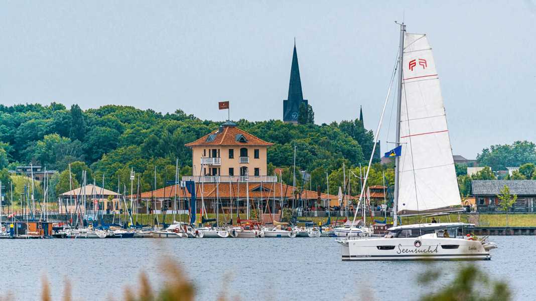 Interview: Why a deep-sea catamaran sails on a quarry pond