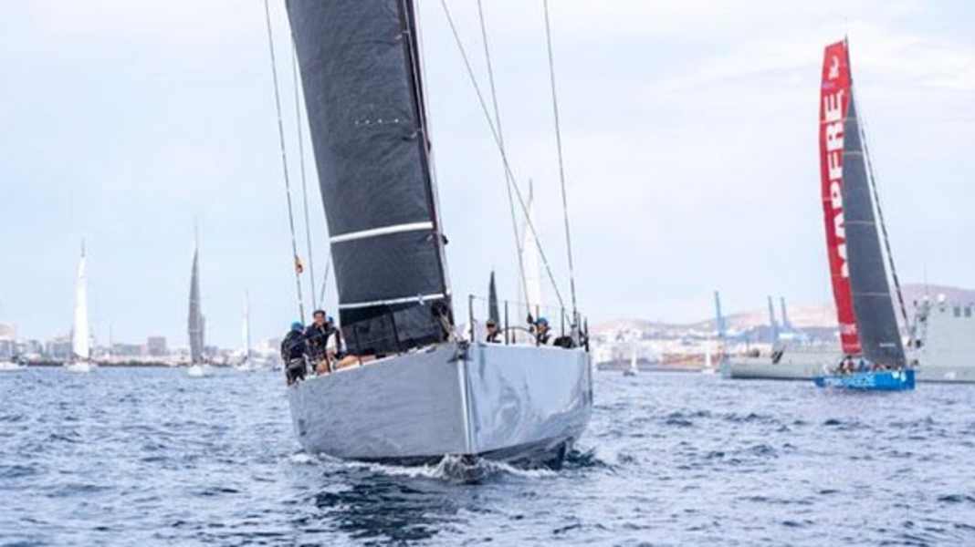 Raduno atlantico per crocieristi: uomo in mare!