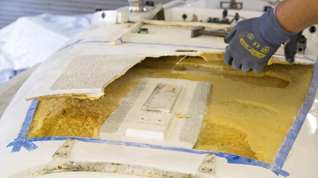 GFK-Reparatur: Weiche Stellen im Deck selbst ausbessern und verstärken