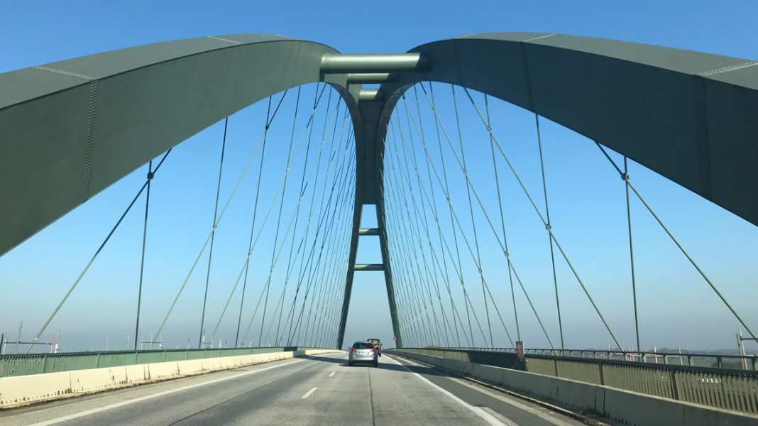 Ostsee: Fehmarnsundbrücke - Reduzierte Durchfahrtshöhe