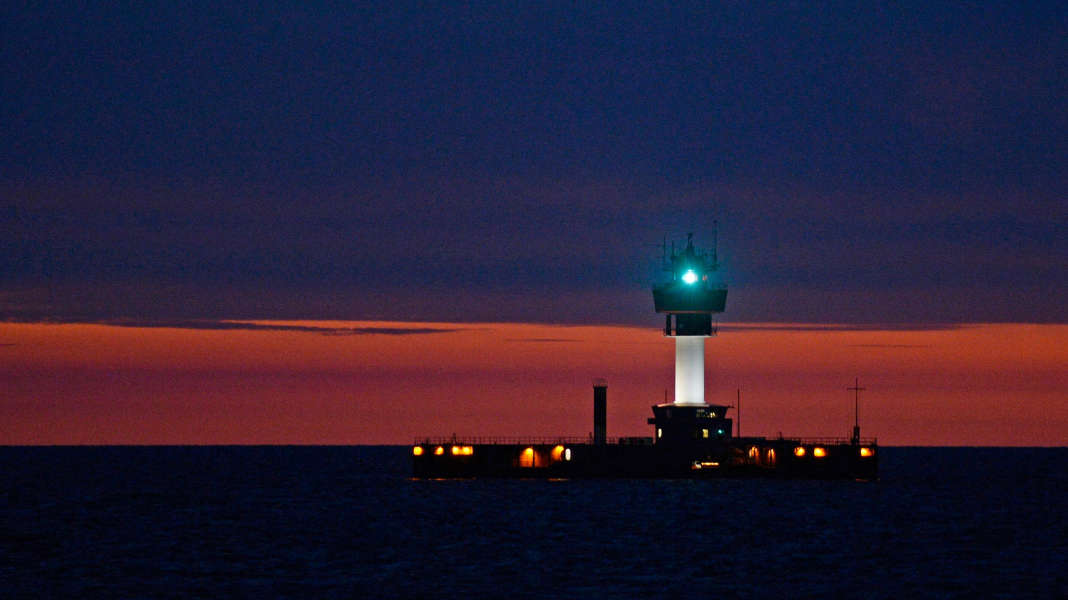 Mer Baltique : le phare de Kiel est de nouveau en service - après un mois d'obscurité.