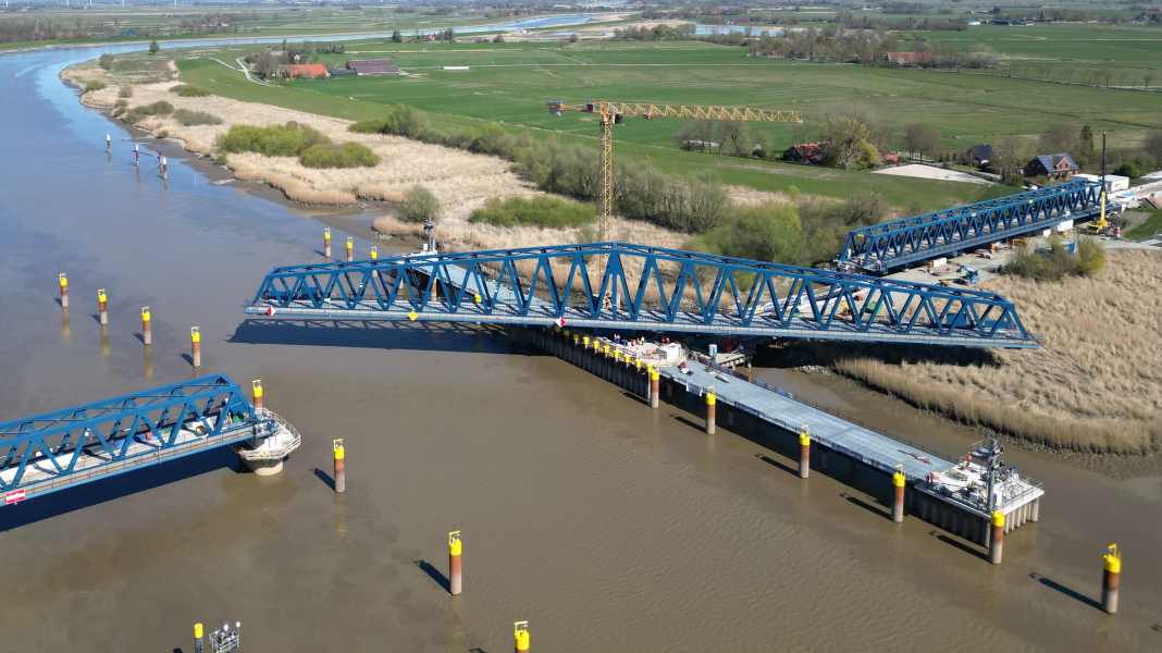 Ems: Probebetrieb - neue Friesenbrücke bei Weener im Mai mit weniger Öffnungen