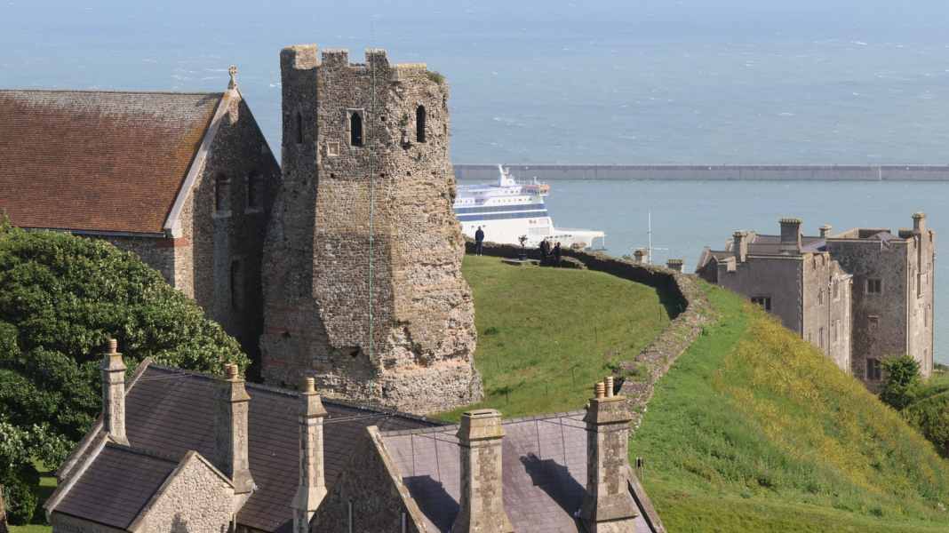 Des phares hors du commun : le phare romain de Douvres – un Romain chez les Britanniques