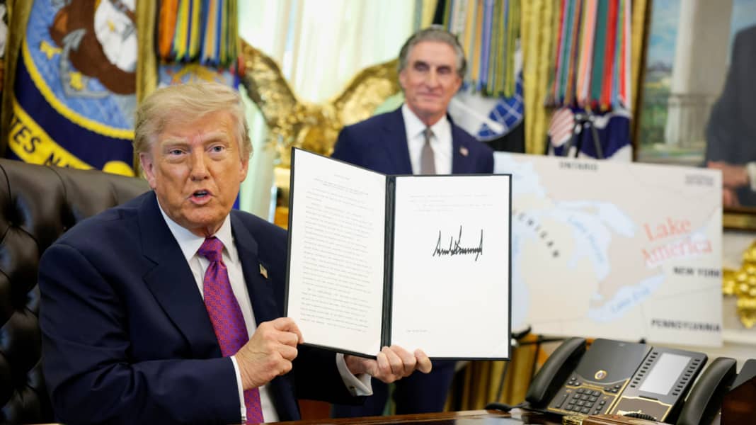 North America: Trump renames Lake Ontario ‘Lake America’ – and has even more in mind