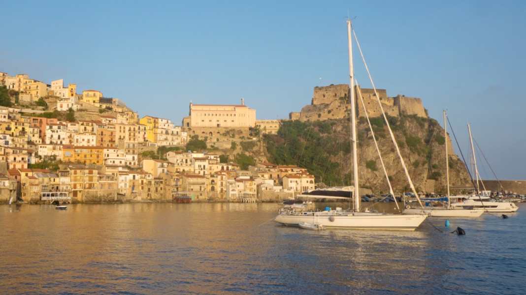 Italien: Die Costa degli Dei - Scilla und die Straße von Messina