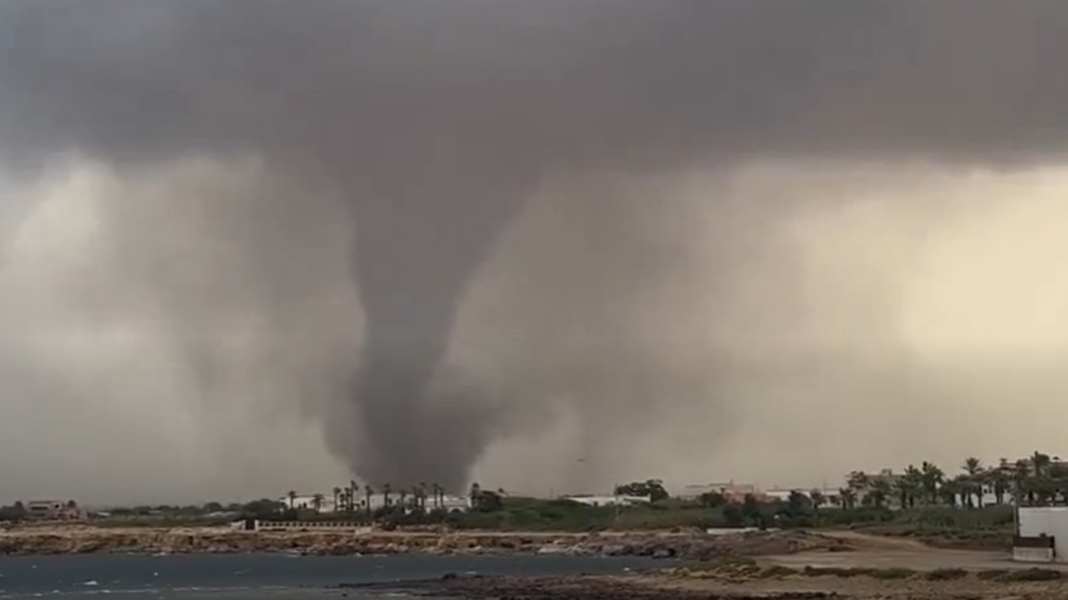 Tempête au-dessus de Marsala : une double tornade s'abat sur la Sicile