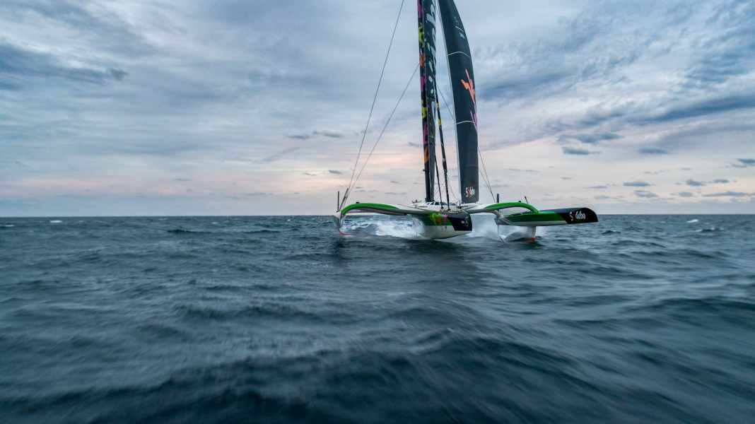 Arkea Ultim Challenge: Coville and Le Cléac'h in the grip of monster waves