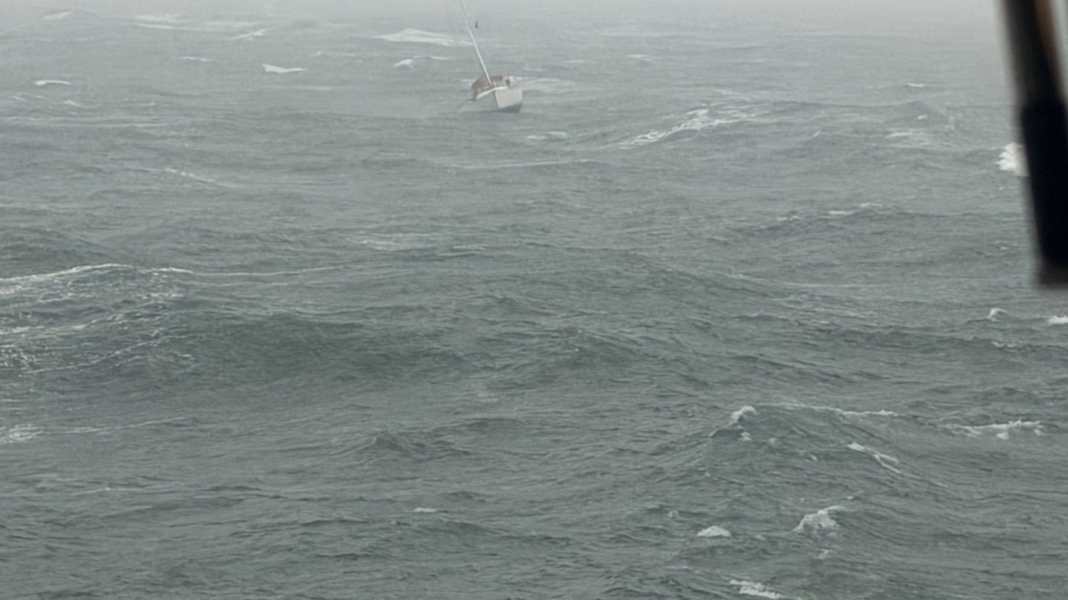 In distress: Dramatic rescue of a single-handed sailor in a winter storm off Heligoland