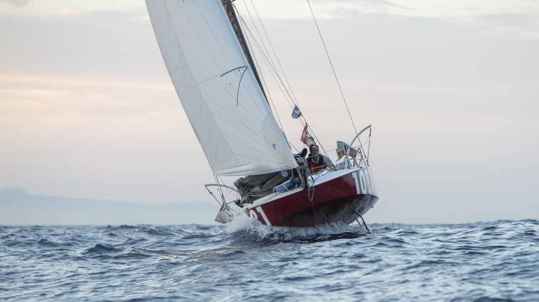 La Boulangère Mini Transat: Spitze souverän, Konkurrenz von Bruch gebeutelt